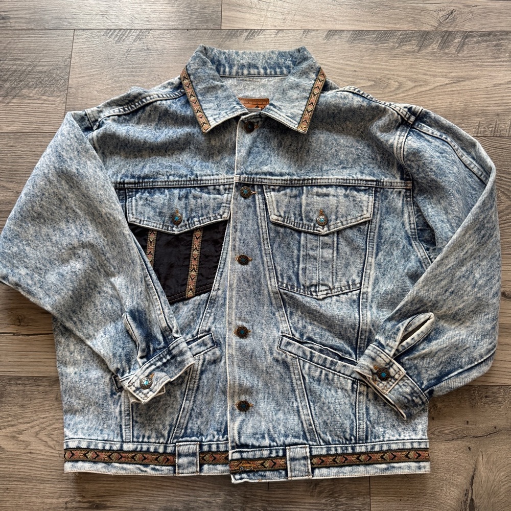 Vintage 80s Prezzia acid-washed denim jacket Southwestern-style Sz M